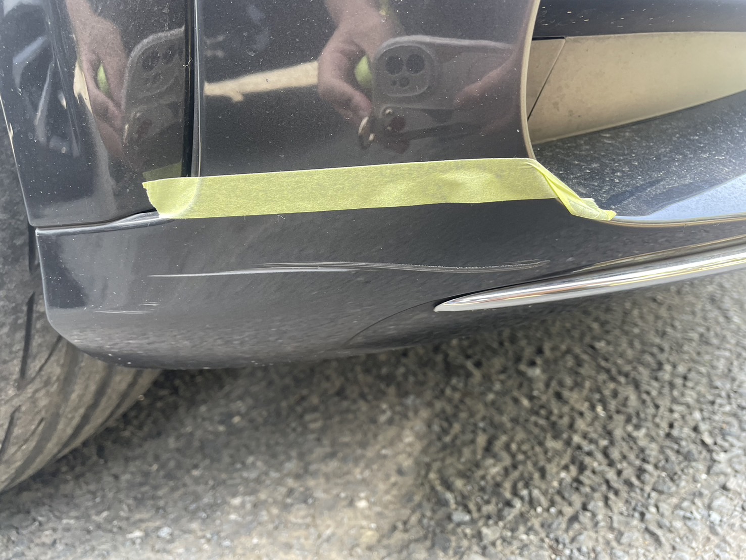 メルセデス・ベンツ Cクラス 右フロントバンパーの修理事例