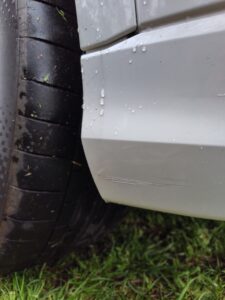 アウディ Q8 右フロントバンパーの修理事例1