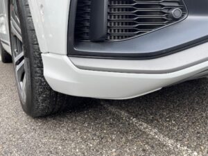 アウディ Q8 右フロントバンパーの修理事例2