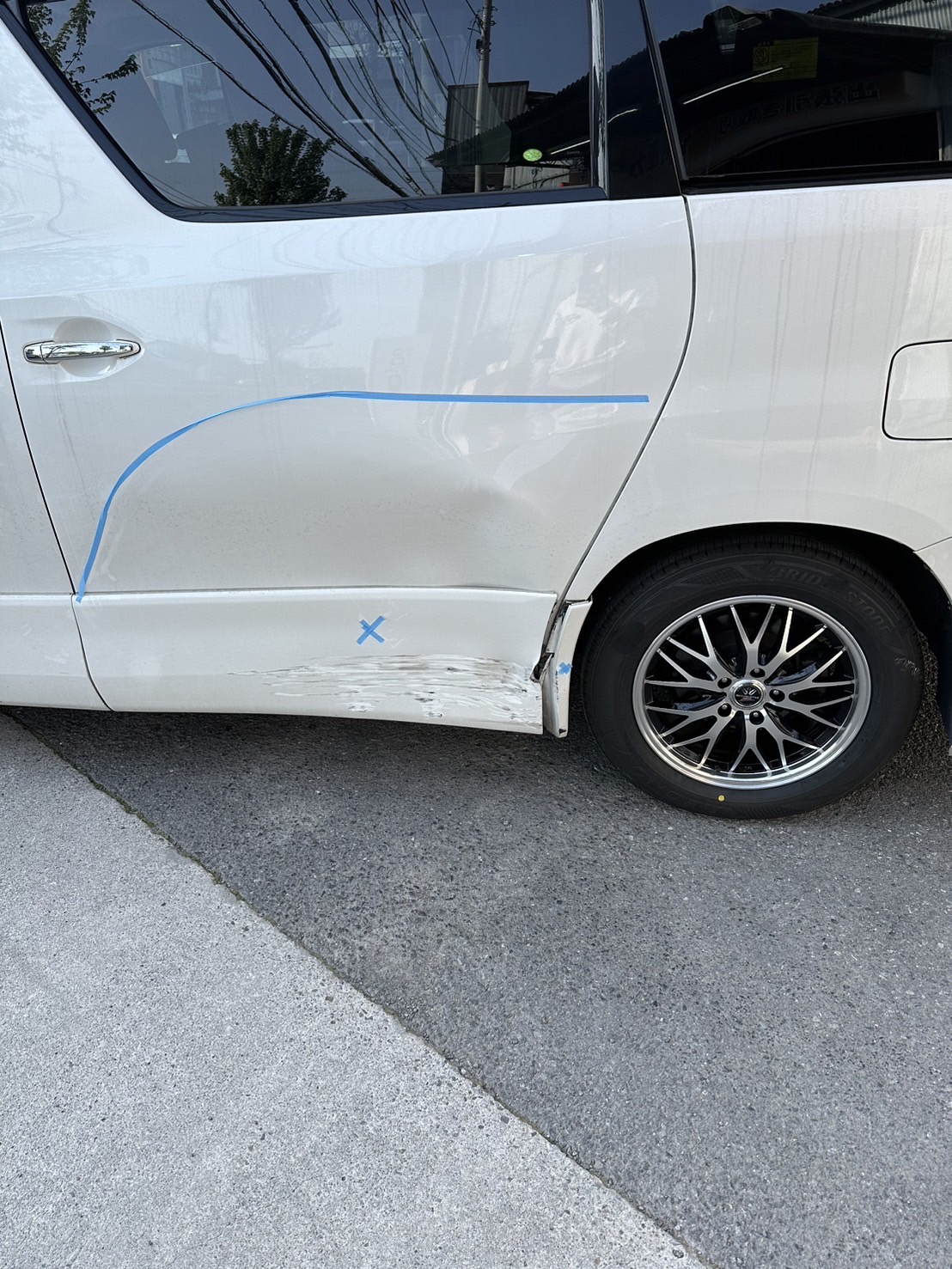 トヨタ アルファード 左スライドドア・左スライドドアガーニッシュ・左クォーターガーニッシュの修理事例