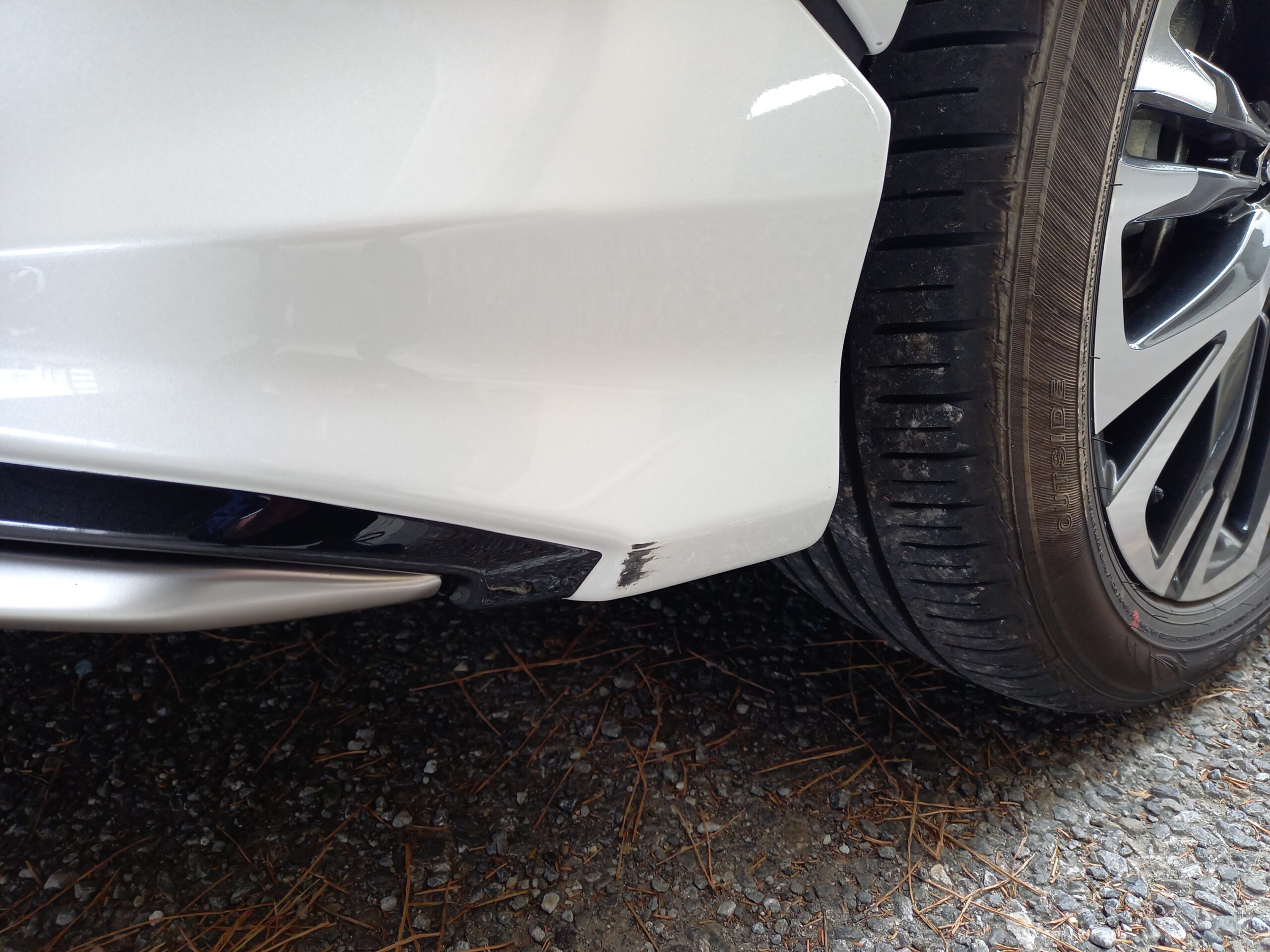 トヨタ ヤリスクロス 左フロントバンパーの修理事例