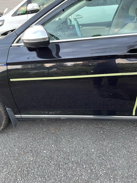 フォルクスワーゲン パサート 左フロントドアの修理事例