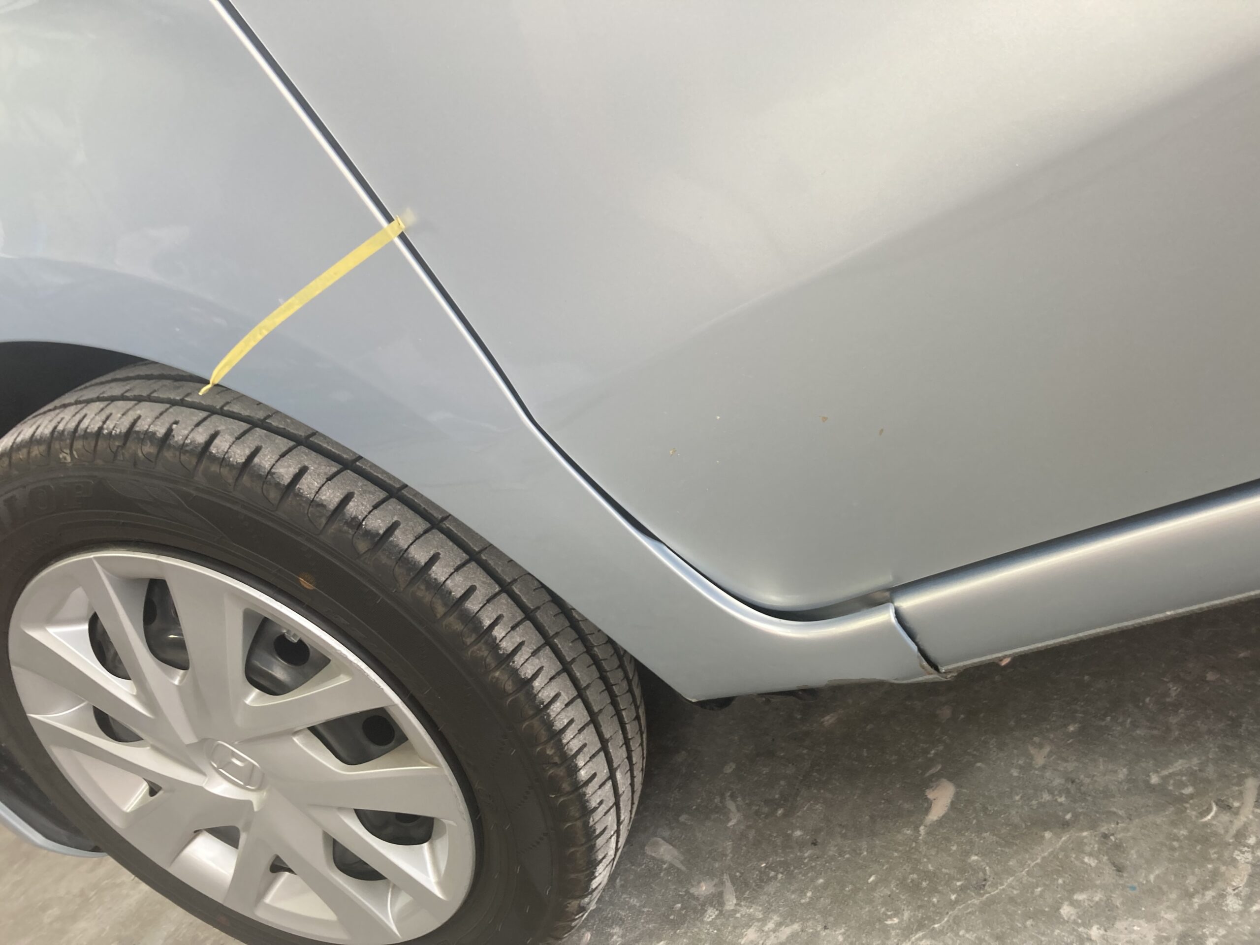 ホンダ N-BOX 左フェンダーの修理事例