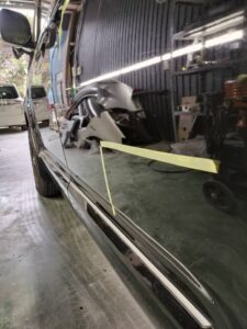 三菱 デリカ 左スライドドアパネルの修理事例2