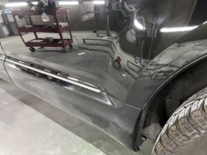 三菱 デリカ 左スライドドアパネルの修理事例5