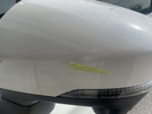 スバル レガシィ 左サイドミラーカバーの修理事例1