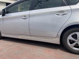 トヨタ プリウス 左フロントドア、左リヤドア、左クオーター、左サイドステップの修理事例1
