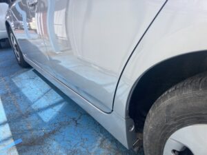 トヨタ プリウス 左フロントドア、左リヤドア、左クオーター、左サイドステップの修理事例2