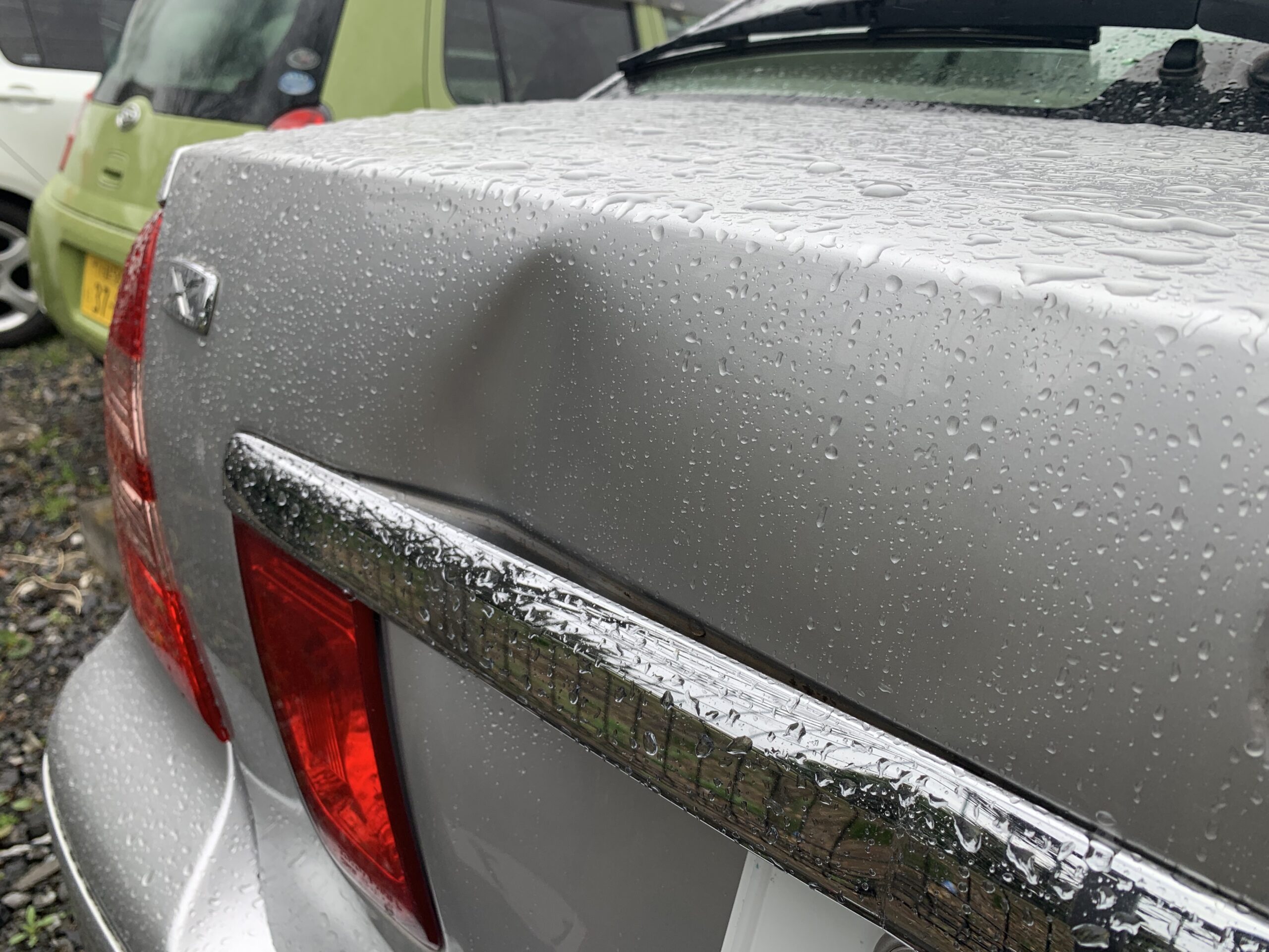 トヨタ プレミオ バックドアの修理事例