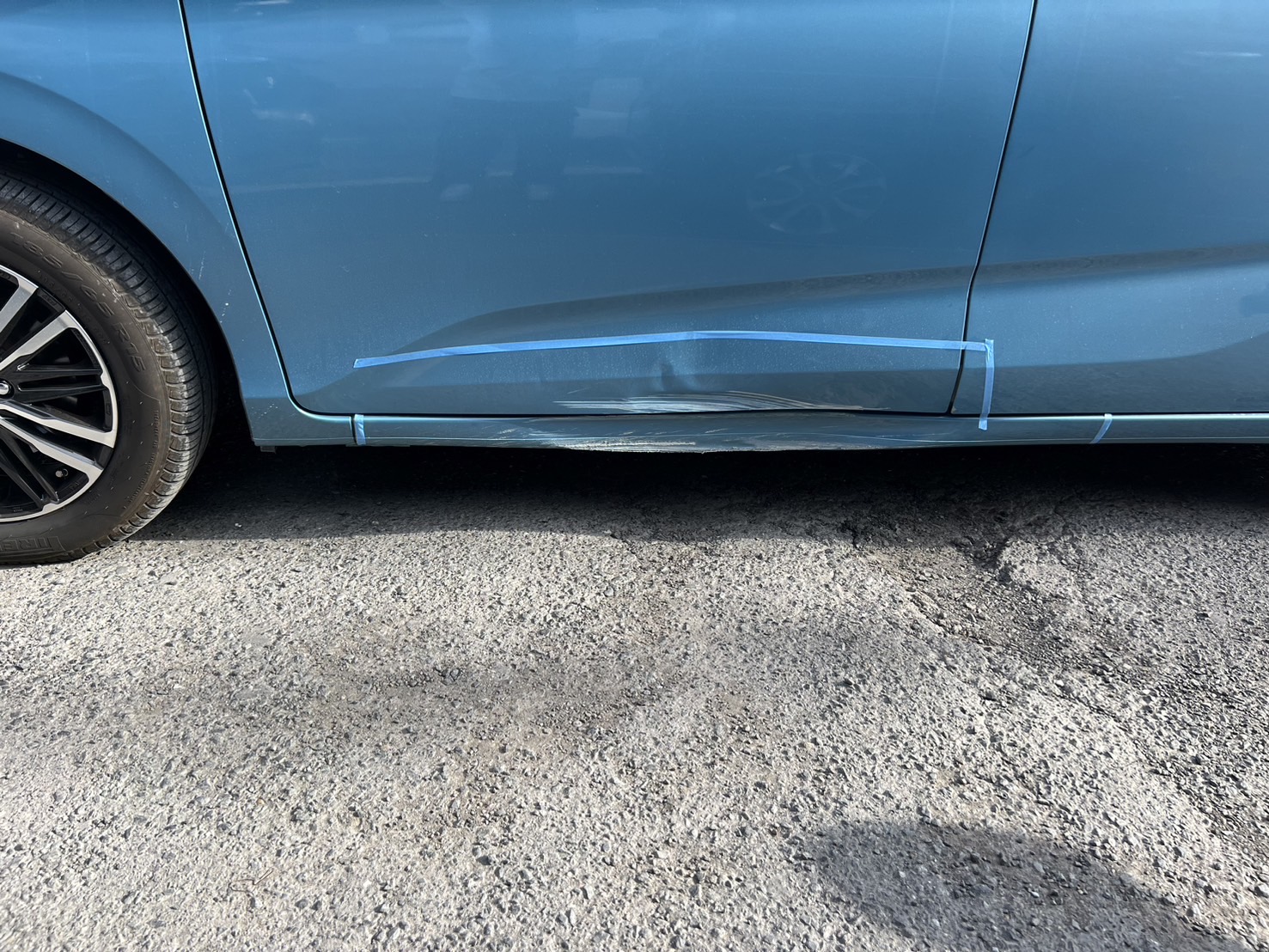 ホンダ フリード 左ロッカーパネル・左フロントドア・左スライドドアパネルの修理事例