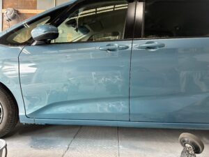 ホンダ フリード 左ロッカーパネル・左フロントドア・左スライドドアパネルの修理事例2