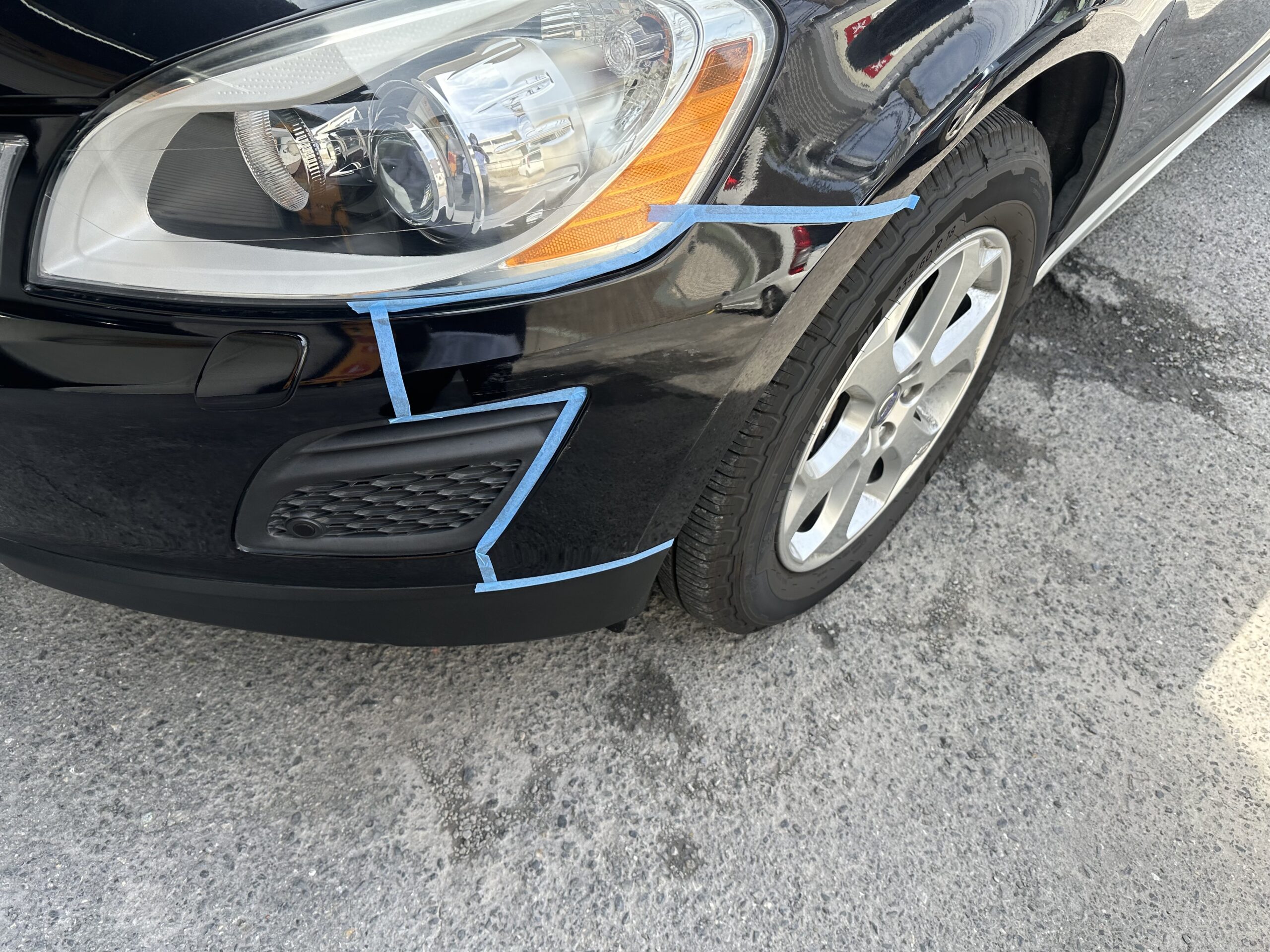 ボルボ XC60 左フロントバンパーの修理事例