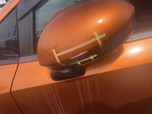 日産 ノート 左ドアミラーカバーの修理事例1