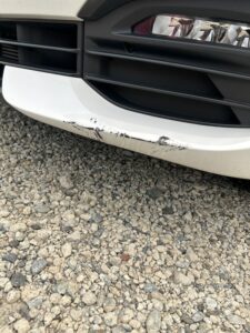 BMW 3シリーズ 左フロントバンパーの修理事例1