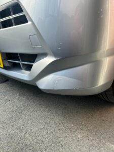 ダイハツ ミライース 左フロントバンパーの修理事例1