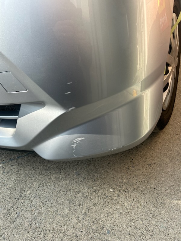 ダイハツ ミライース 左フロントバンパーの修理事例