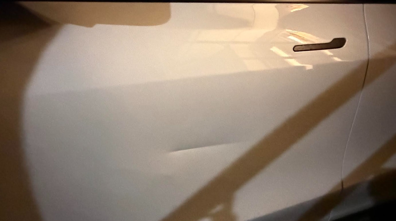 テスラ モデルY 左フロントドアの修理事例