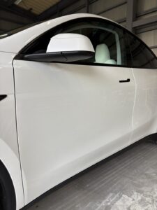 テスラ Y 左フロントドアの修理事例2