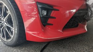 トヨタ 86 右フロントバンパーの修理事例1