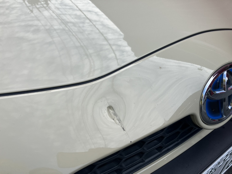 トヨタ アクア フロントバンパーの修理事例