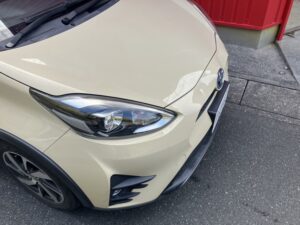 トヨタ アクア フロントバンパーの修理事例5