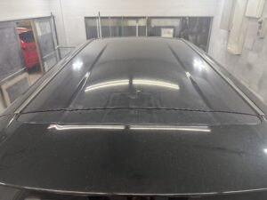 トヨタ エスティマのルーフの修理事例1