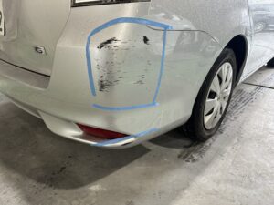 トヨタ カローラ 右リアバンパーの修理事例1