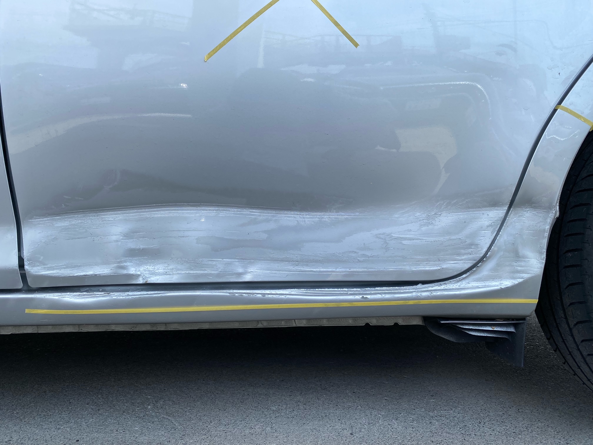 トヨタ カローラフィールダー 左リアドアの修理事例