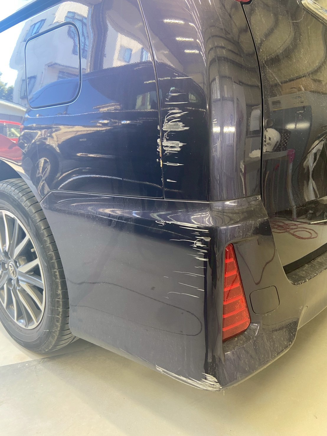 トヨタ ノア 左クォーター、左コーナーパネル、左リアバンパーの修理事例