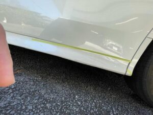 トヨタ ヴェルファイア 左フロントドアガーニッシュ、左スライドドアガーニッシュ、右リアバンパーの修理事例2