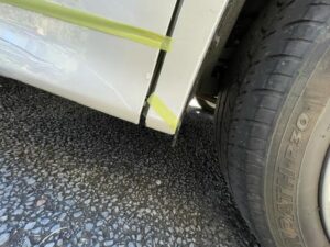 トヨタ ヴェルファイア 左フロントドアガーニッシュ、左スライドドアガーニッシュ、右リアバンパーの修理事例3