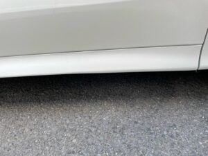 トヨタ ヴェルファイア 左フロントドアガーニッシュ、左スライドドアガーニッシュ、右リアバンパーの修理事例6