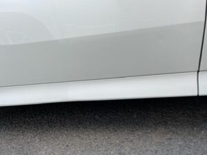 トヨタ ヴェルファイア 左フロントドアガーニッシュ、左スライドドアガーニッシュ、右リアバンパーの修理事例7