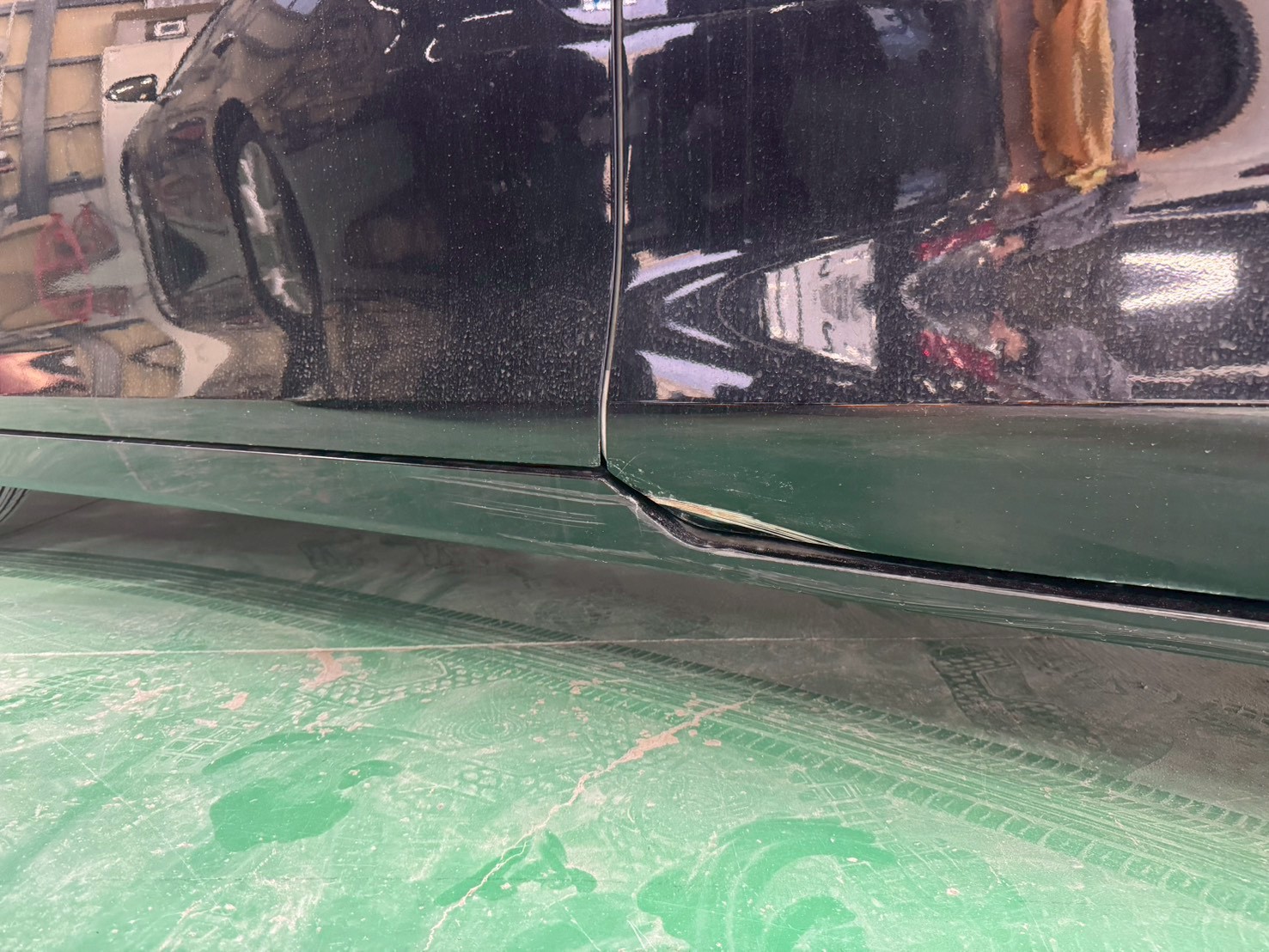 トヨタ ヴォクシー 左リアドア、左ステップの修理事例