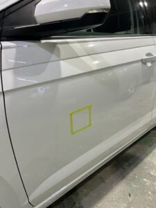 フォルクスワーゲン ポロ 左フロントドアパネルの修理事例2