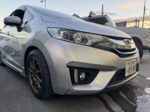 ホンダ フィット 右フロントバンパーの修理事例1