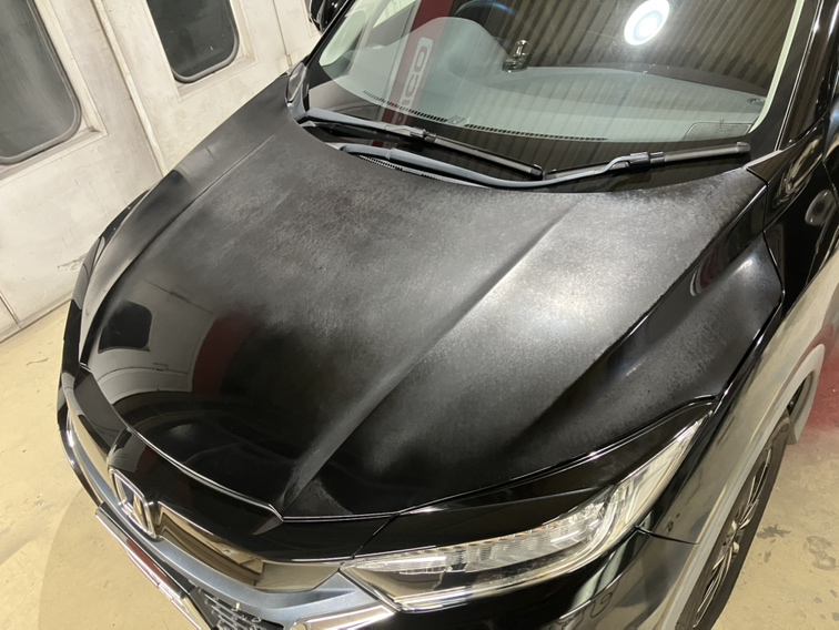 ホンダ ヴェゼル ボンネットの修理事例