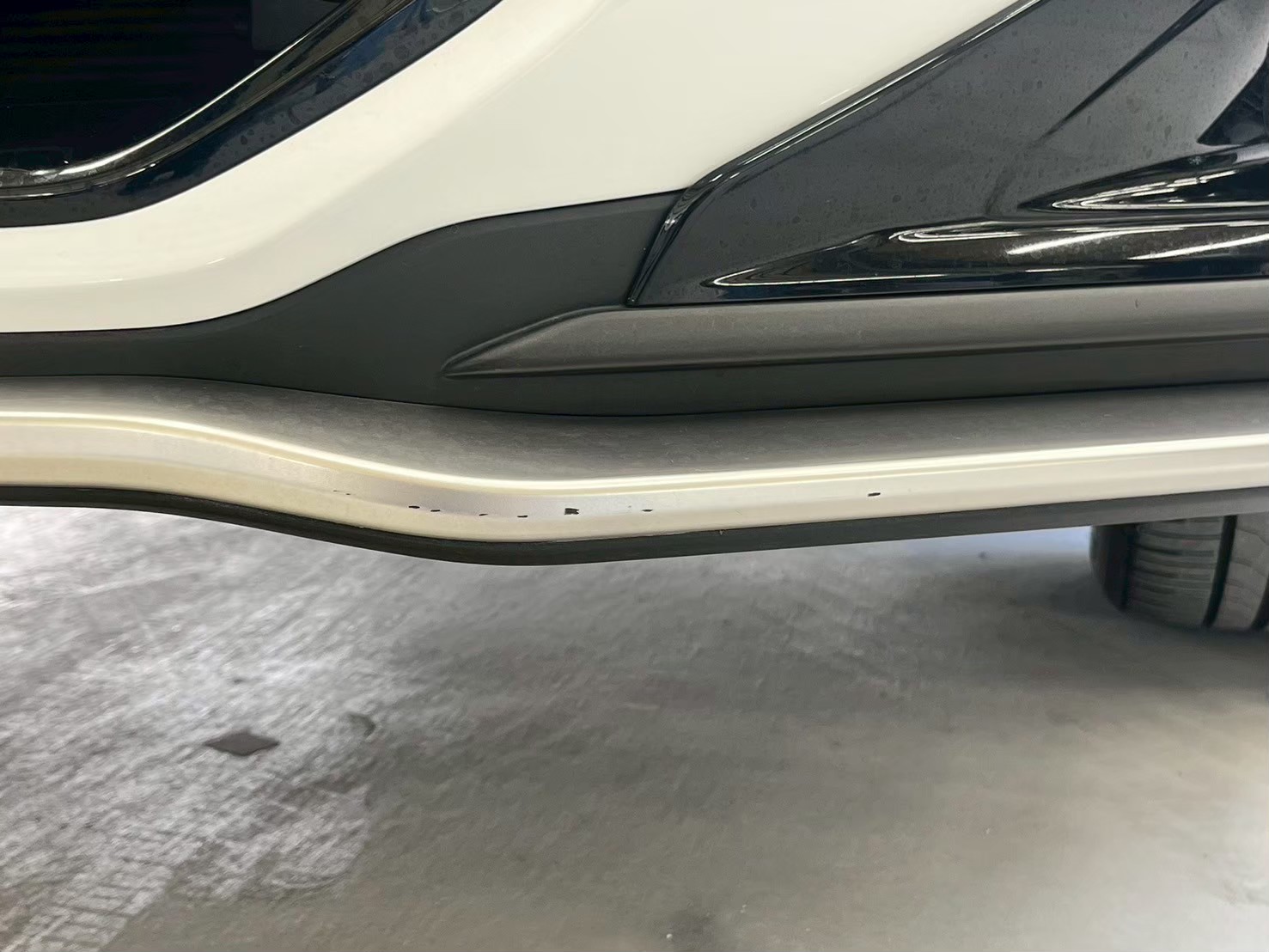 レクサス NX フロントバンパーの修理事例