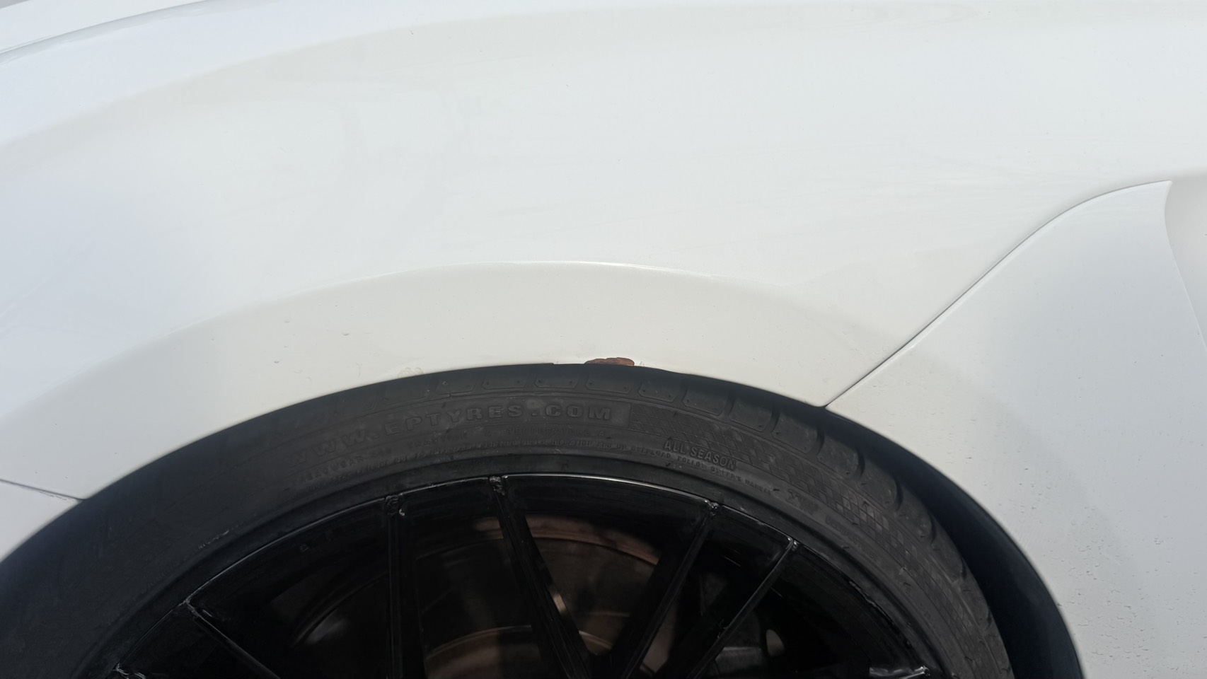 レクサス RCF 左フロントフェンダーの修理事例