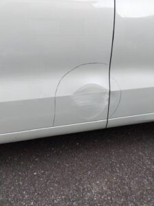 三菱 アウトランダー 左フロントドア、左リアドアの修理事例1