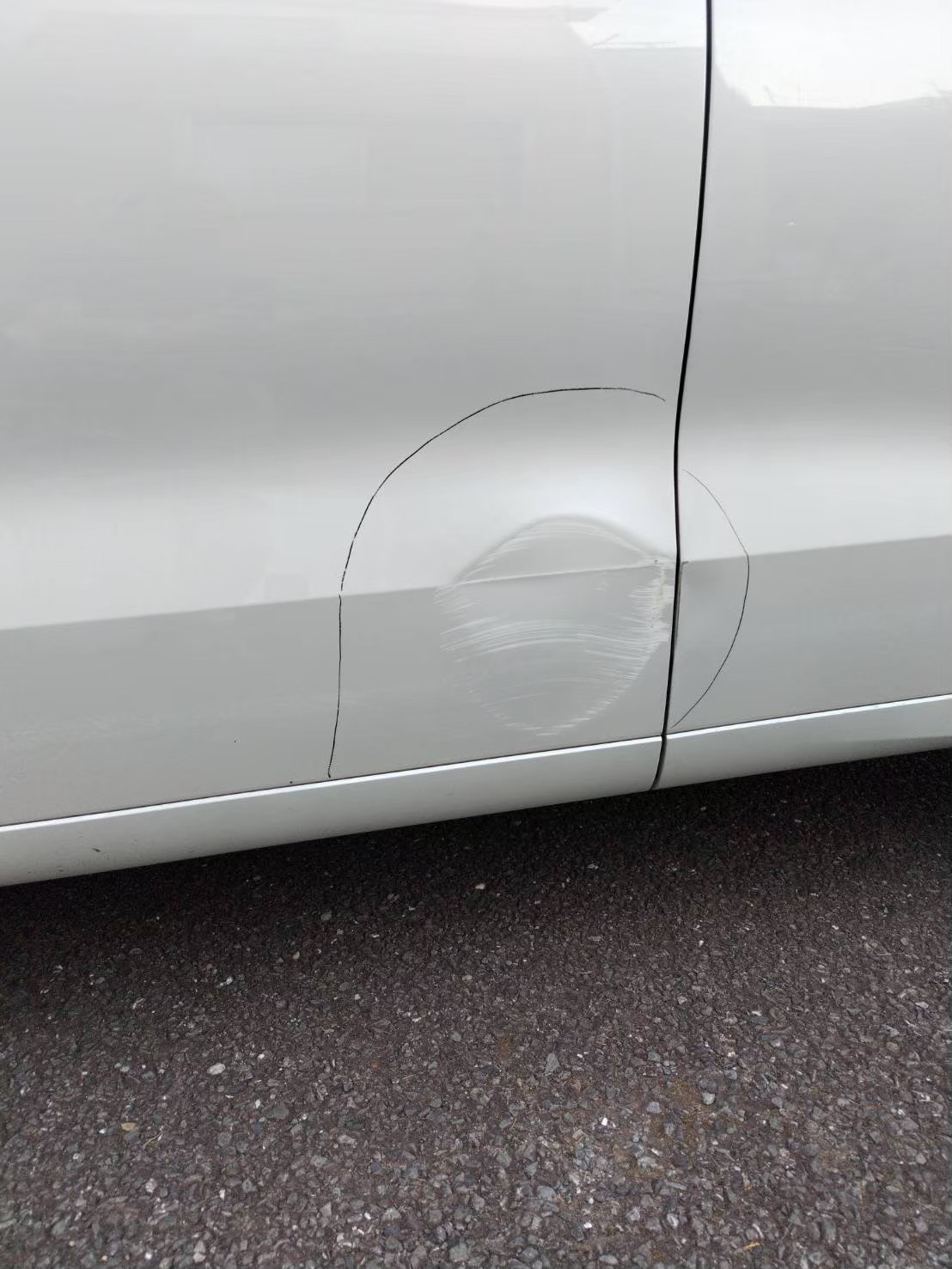 三菱 アウトランダー 左フロントドア、左リアドアの修理事例