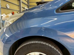 日産 ノート 左フェンダー、左リアドア、左クォーターの修理事例1