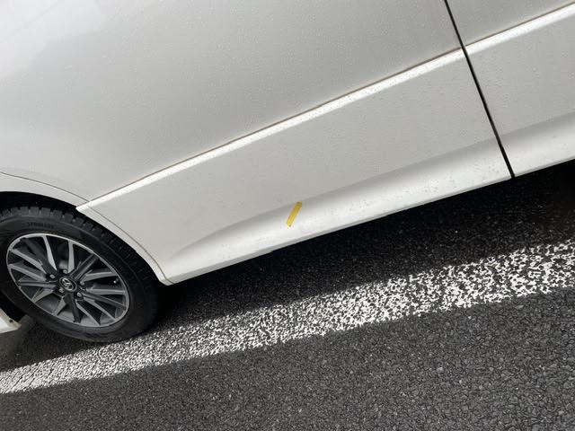 【さいたま見沼店】トヨタ VOXYの右スライドドアガーニッシュの修理事例