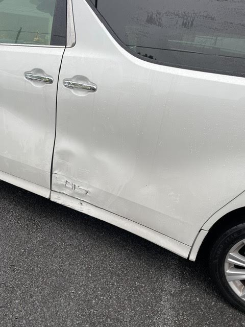 【さいたま見沼店】トヨタ アルファードの左スライドドア、左スライドドアガーニッシュの修理事例