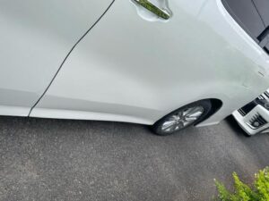 【さいたま見沼店】トヨタ アルファードの左スライドドア、左スライドドアガーニッシュの修理事例2