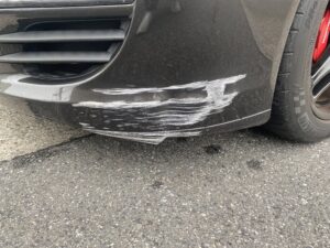 【八王子店】ポルシェ パナメーラの左フロントバンパーの修理事例1
