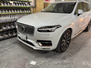 【摂津店】ボルボ XC90の左フロントバンパー、左リアクォーター、左リアフェンダーの修理事例9