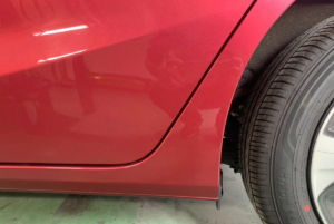 【新座店】ホンダ フィットの左リヤドア、左クオーターの修理事例2