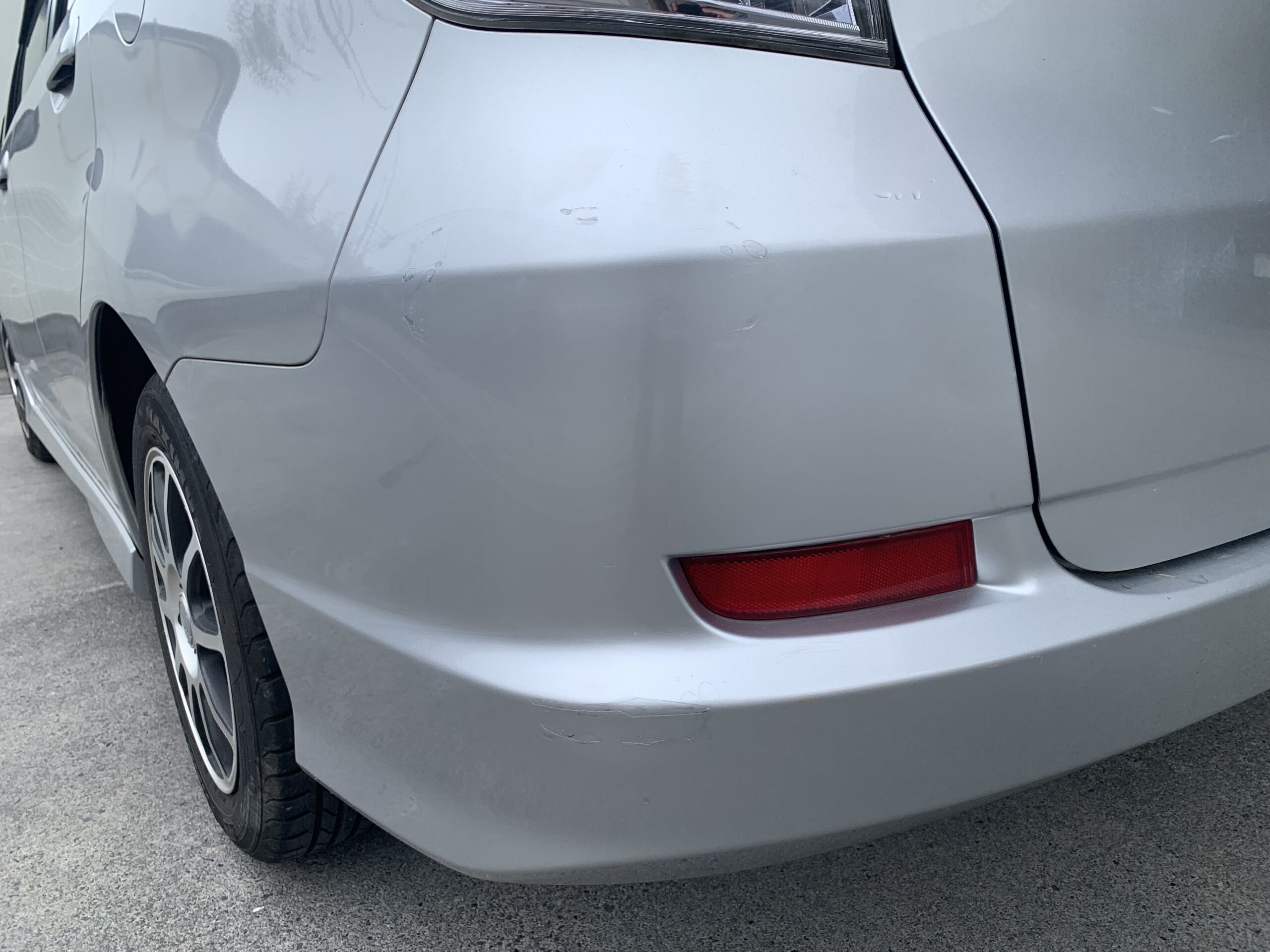 【新座店】ホンダ フィットシャトルの左リアバンパーの修理事例