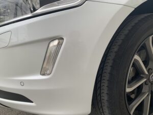【新座店】ボルボ XC60の左フロントバンパーの修理事例2